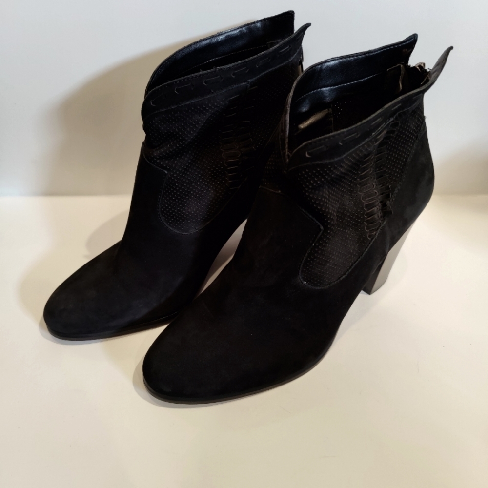 Vince Camuto Women's Fretzia Black Boots